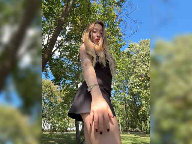 KiraBlake bongacams live cam model