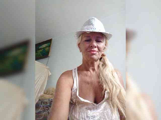 victoria71 bongacams live cam model