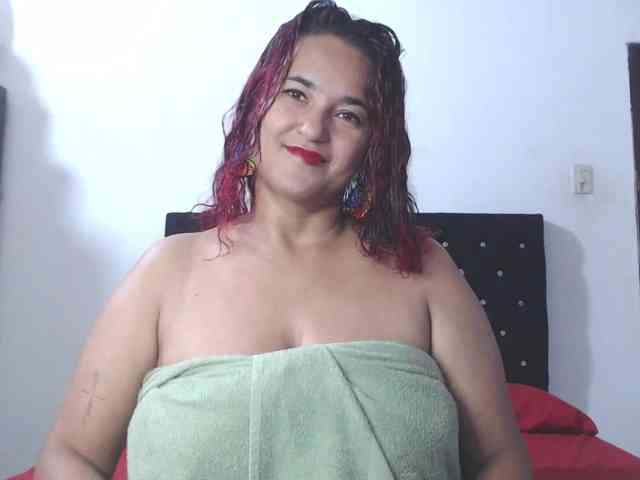 isabellegree bongacams live cam model