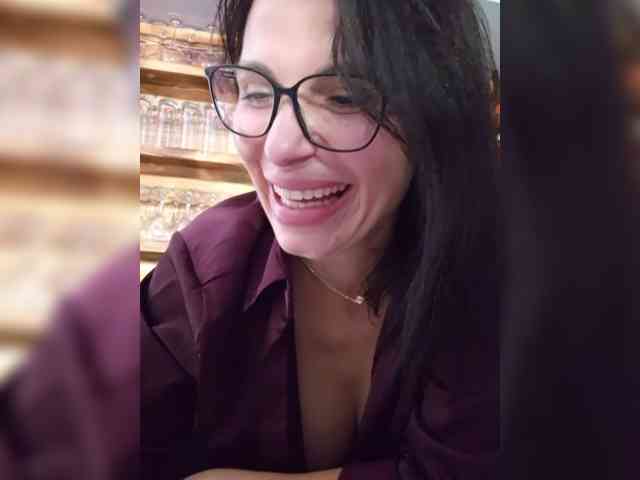SophieMary bongacams live cam model