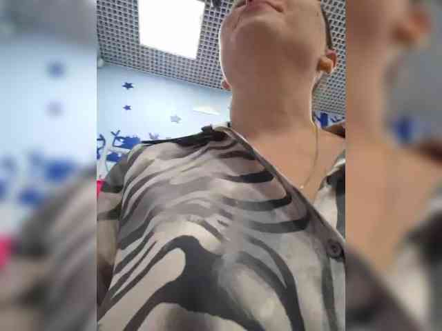 DIVORA bongacams live cam model