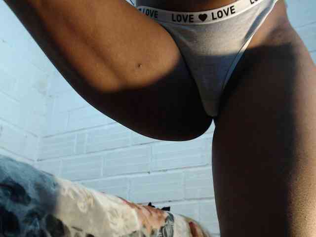 Sexyjustin202 bongacams live cam model