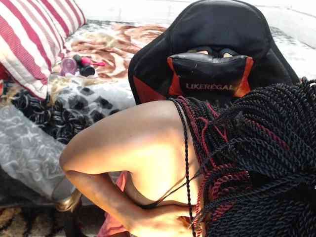 Sexyjustin202 bongacams live cam model