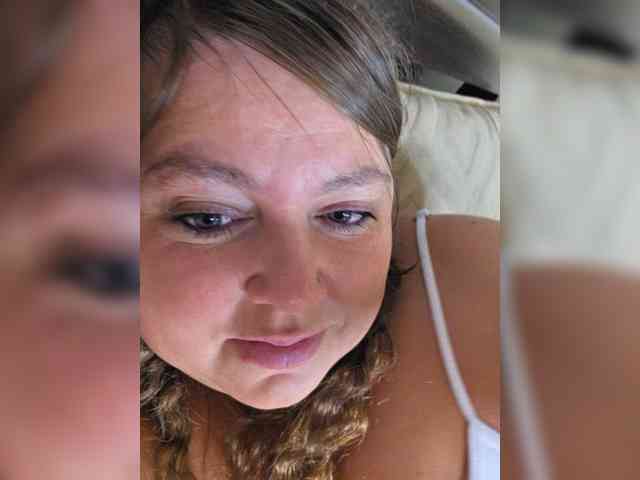 HairyCrotch bongacams live cam model