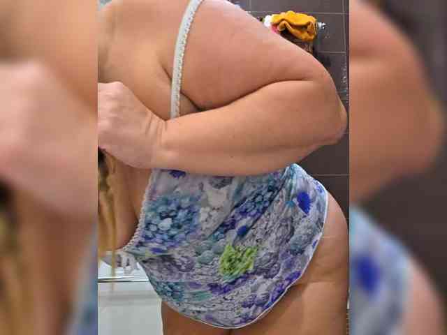 HairyCrotch bongacams live cam model