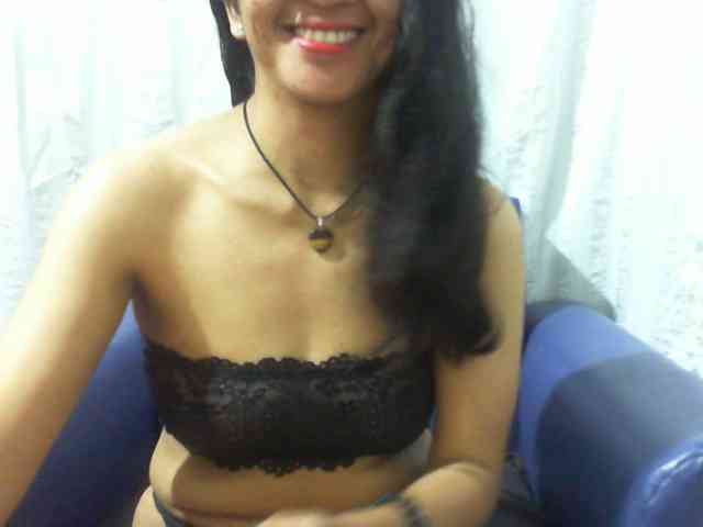 Cyah2 bongacams live cam model