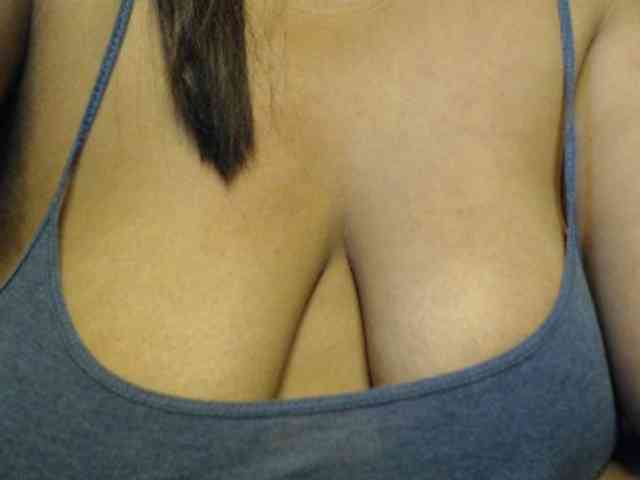 komurasaki bongacams live cam model