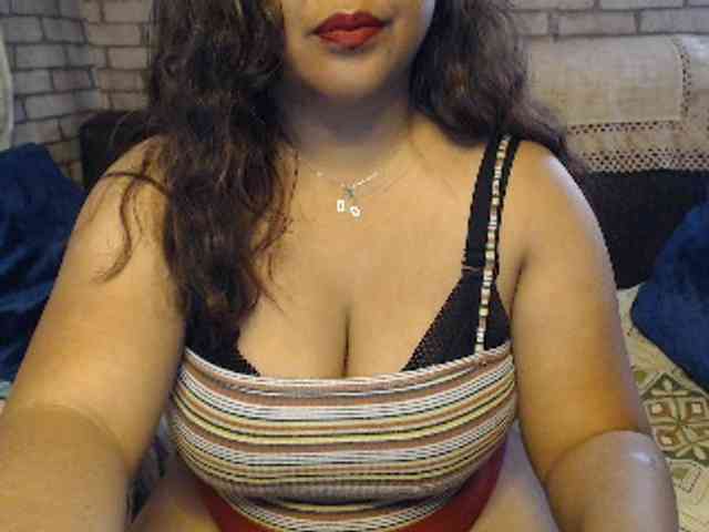 komurasaki bongacams live cam model