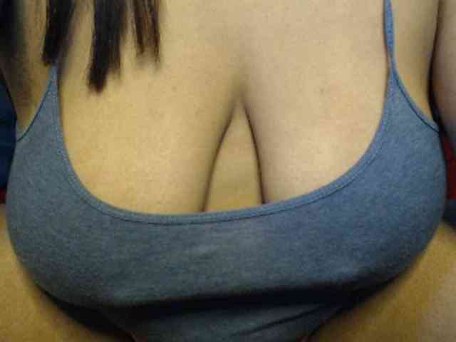 komurasaki bongacams live cam model