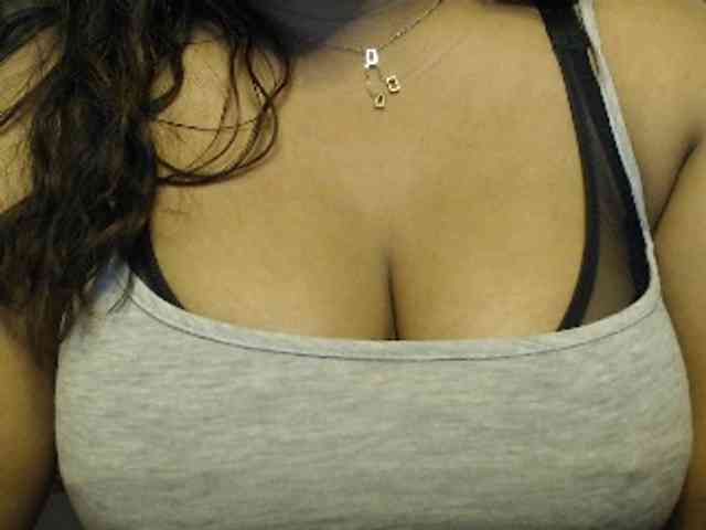 komurasaki bongacams live cam model