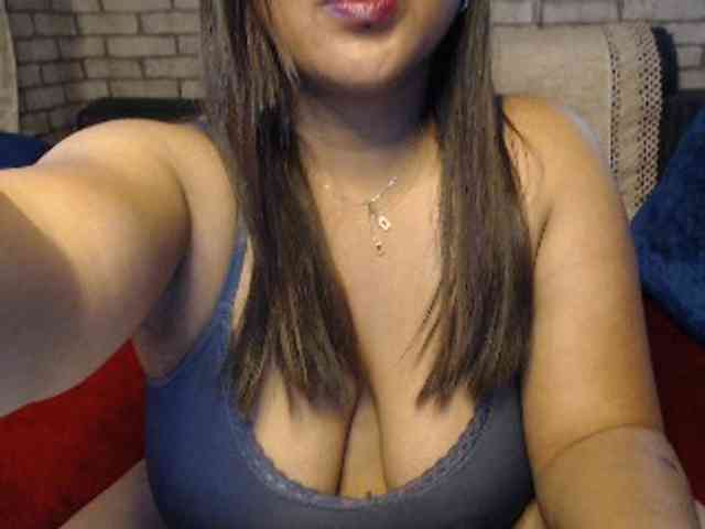 komurasaki bongacams live cam model