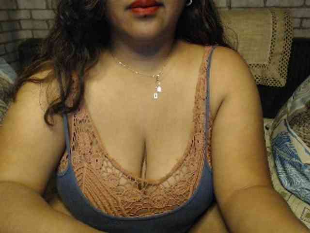 komurasaki bongacams live cam model