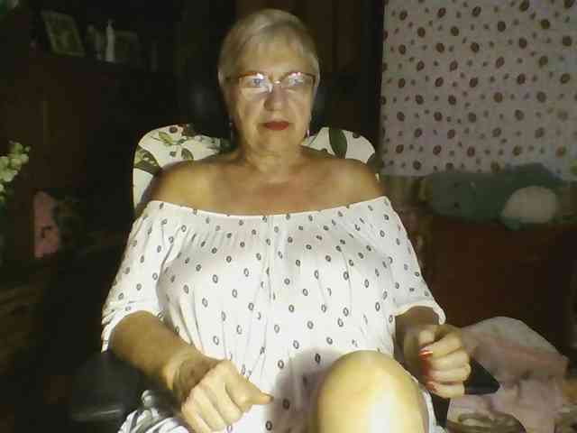 SweetCherry00 bongacams live cam model