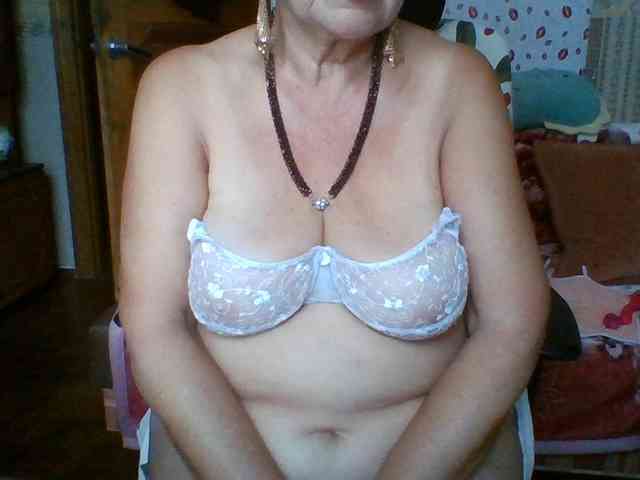 SweetCherry00 bongacams live cam model