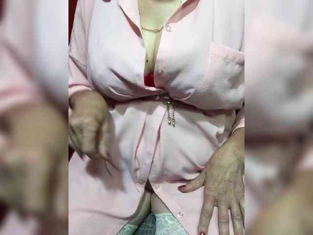 klounessa bongacams live cam model