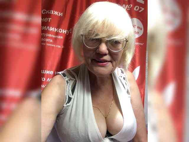 klounessa bongacams live cam model