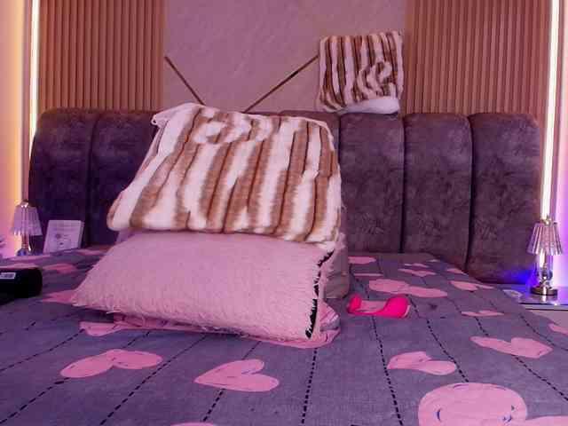 naia-blesed bongacams live cam model