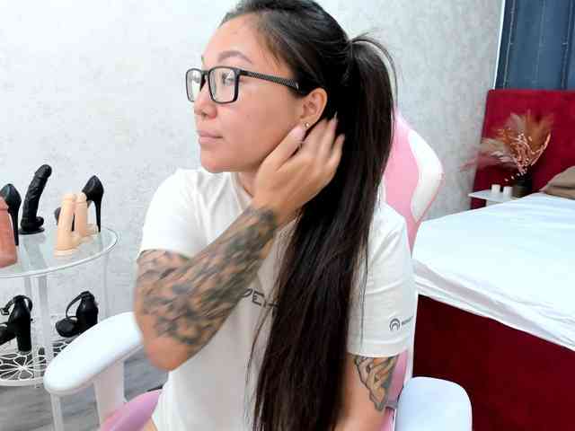 gentlemuse bongacams live cam model