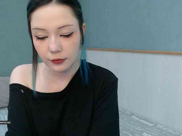 Hugo-Min bongacams live cam model