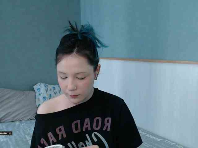 Hugo-Min bongacams live cam model