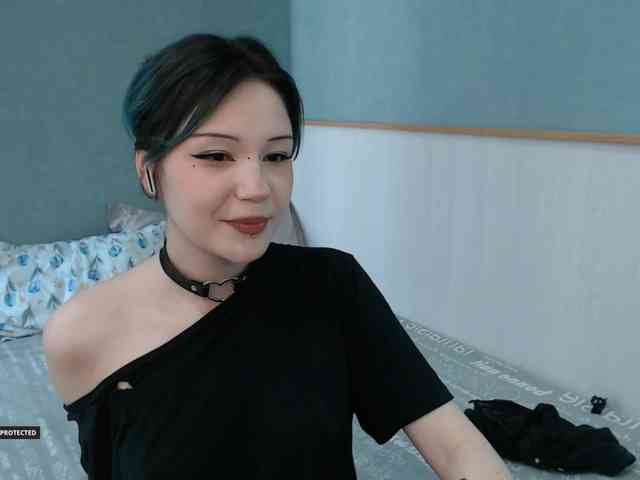 Hugo-Min bongacams live cam model