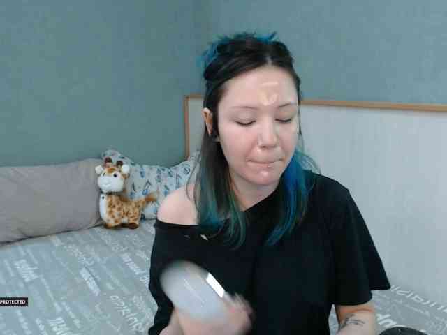 Hugo-Min bongacams live cam model