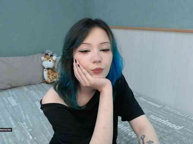 Hugo-Min bongacams live cam model
