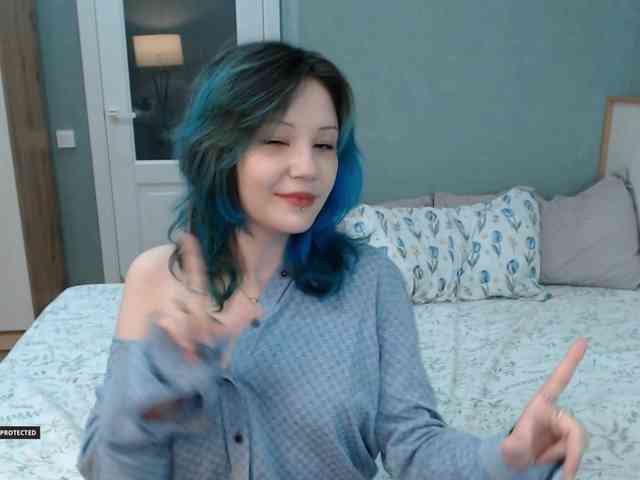 Hugo-Min bongacams live cam model