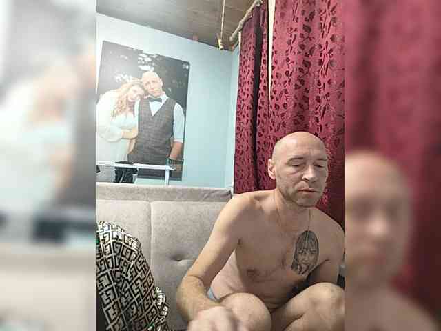 Innokentiy449 bongacams live cam model