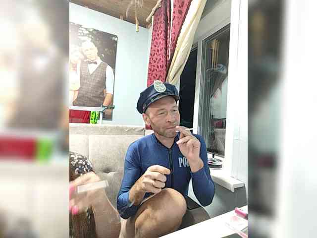 Innokentiy449 bongacams live cam model
