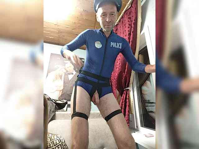 Innokentiy449 bongacams live cam model