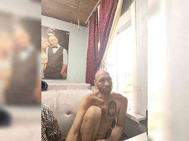 Innokentiy449 bongacams live cam model