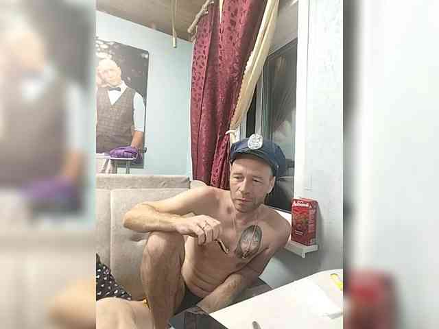 Innokentiy449 bongacams live cam model