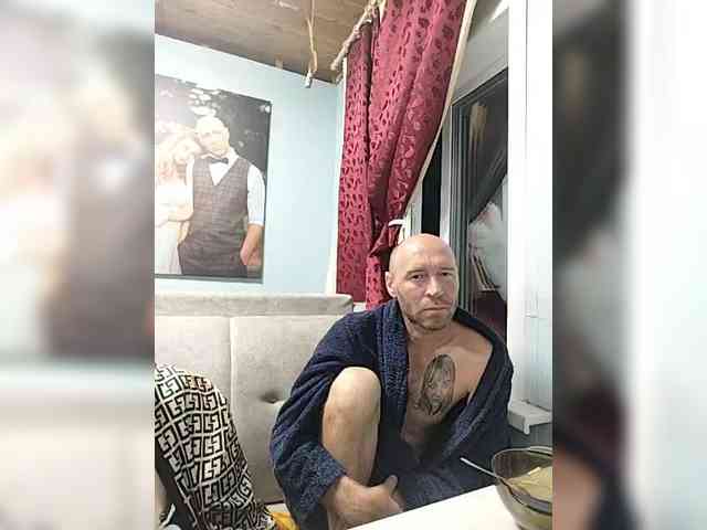Innokentiy449 bongacams live cam model