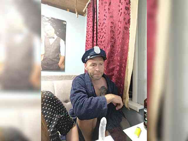 Innokentiy449 bongacams live cam model