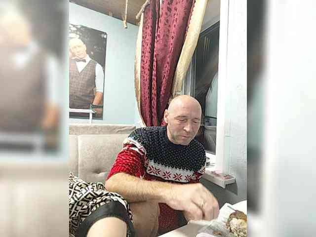 Innokentiy449 bongacams live cam model