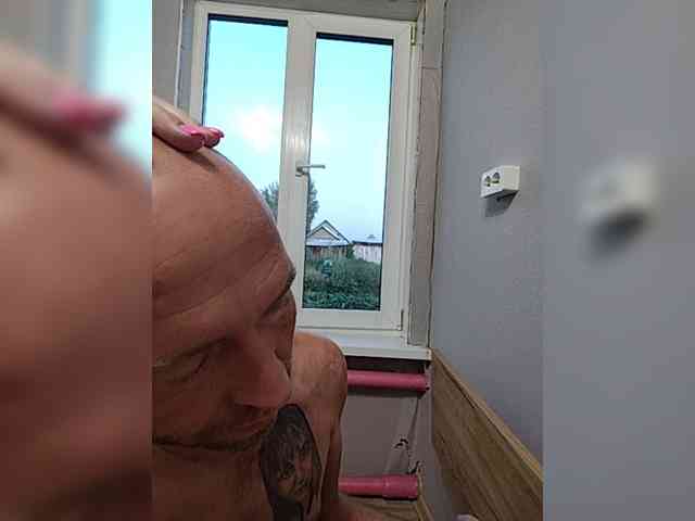 Innokentiy449 bongacams live cam model