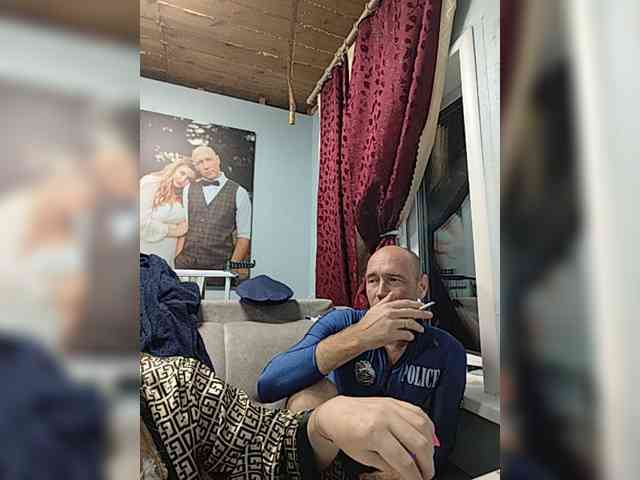 Innokentiy449 bongacams live cam model
