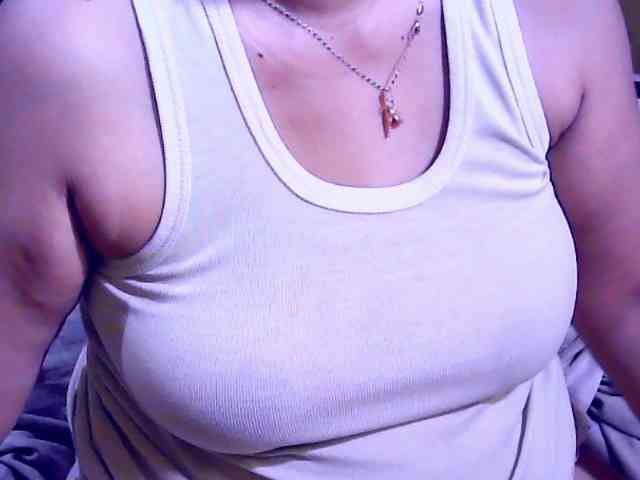 Carmela4u bongacams live cam model