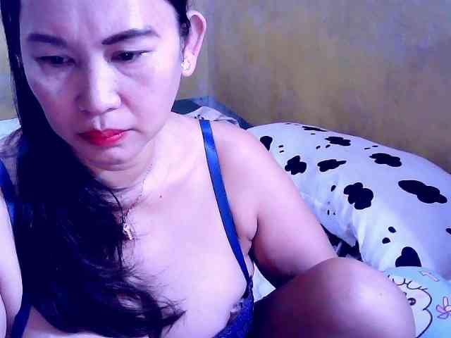 Carmela4u bongacams live cam model