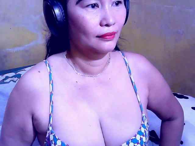 Carmela4u bongacams live cam model