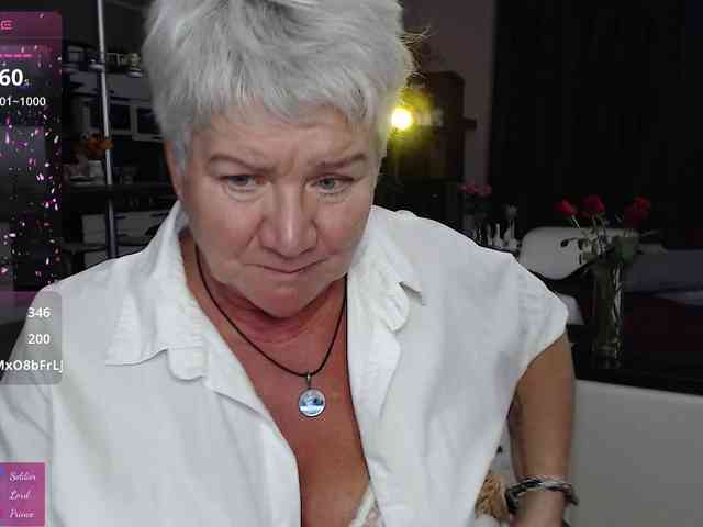 roxana-brooks bongacams live cam model