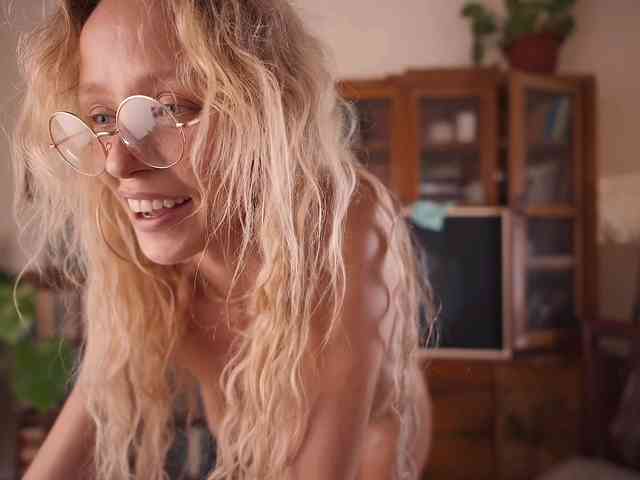 HEYBANANA bongacams live cam model