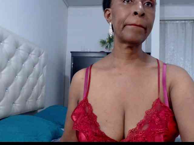 ebonymilf bongacams live cam model