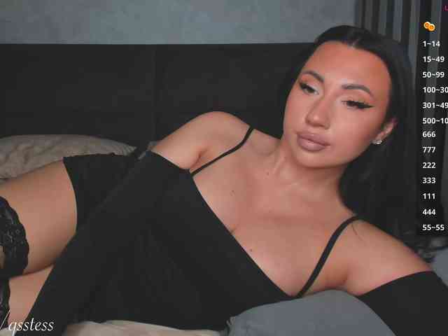 qsstess bongacams live cam model