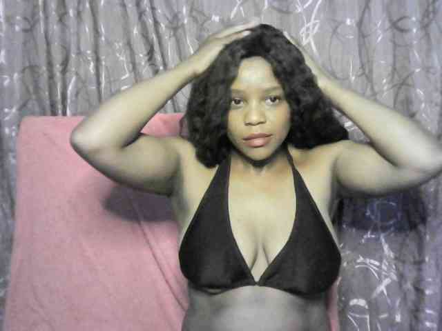 Katiequin bongacams live cam model