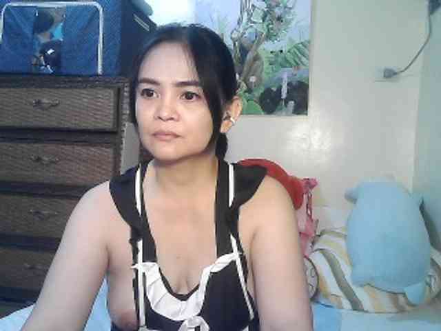 lilymaepinay bongacams live cam model