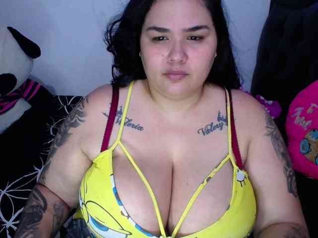 GabiBigBoobs bongacams live cam model