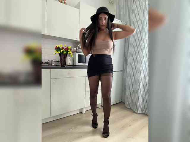 Kiss-krisss bongacams live cam model
