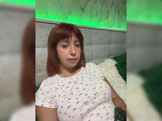 MiaLiaHot bongacams live cam model